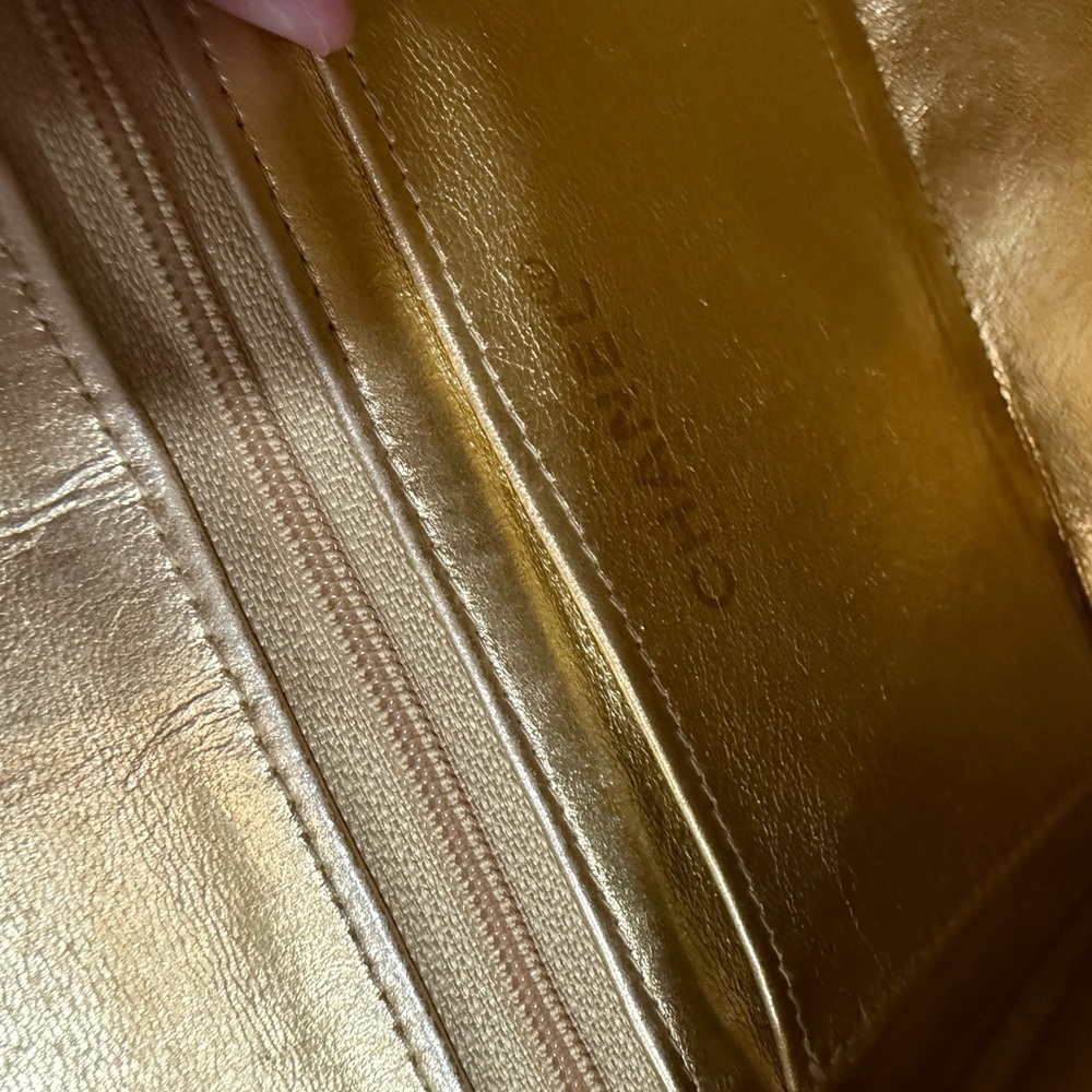 RARE CHANEL VINTAGE GOLD LAMBSKIN
CLASSIC SQUARE MINI FLAP BAG 24K GOLD PLATED - Picture 12 of 15